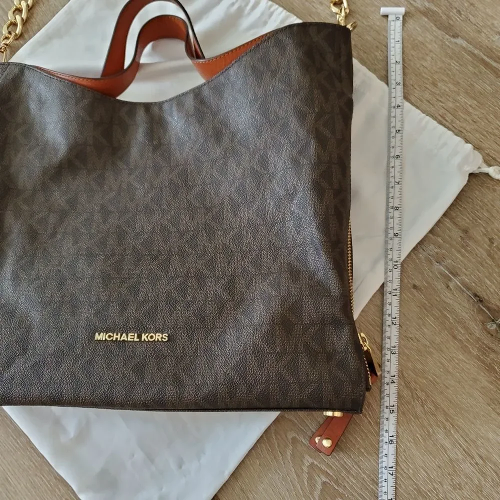 Authentic Michael Kors Devon MK Signature Large Shoulder Tote Bag in Brown - Picture 4 of 16